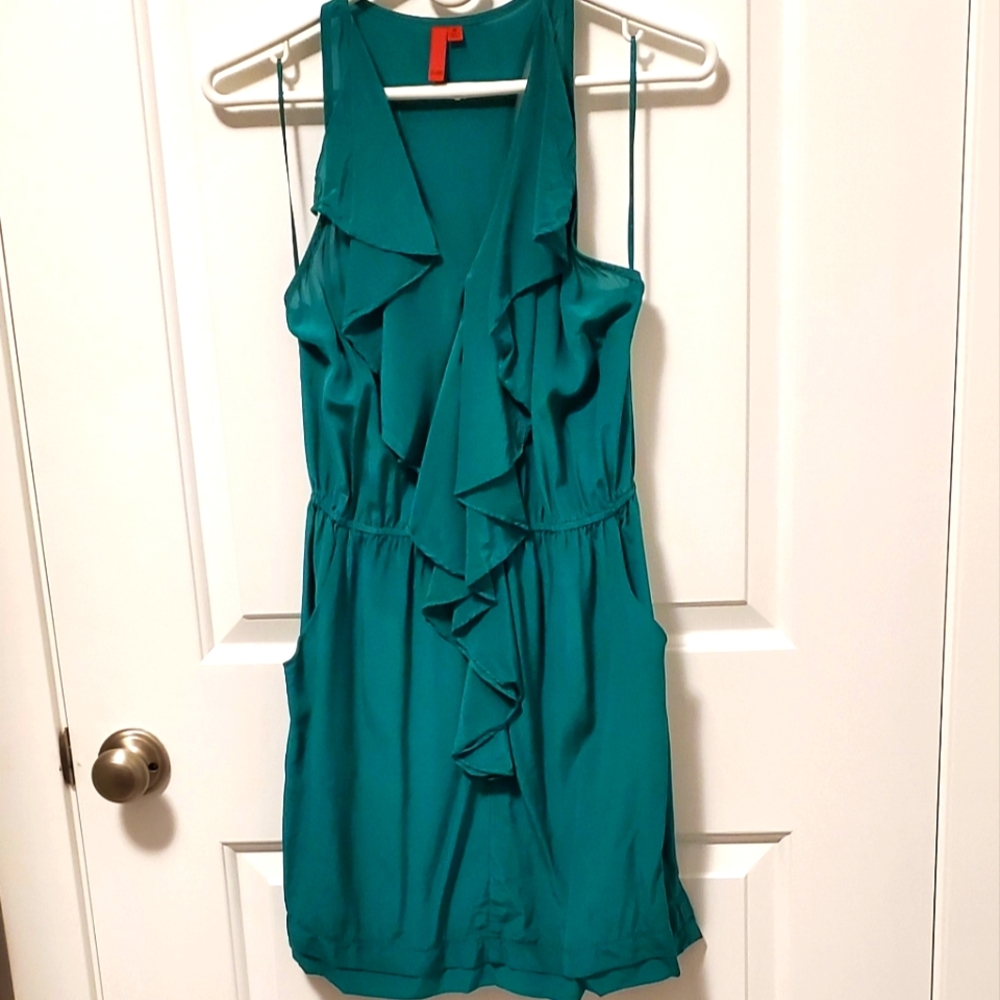 5 $30  💚 emerald green mini dress with ribbon neckline